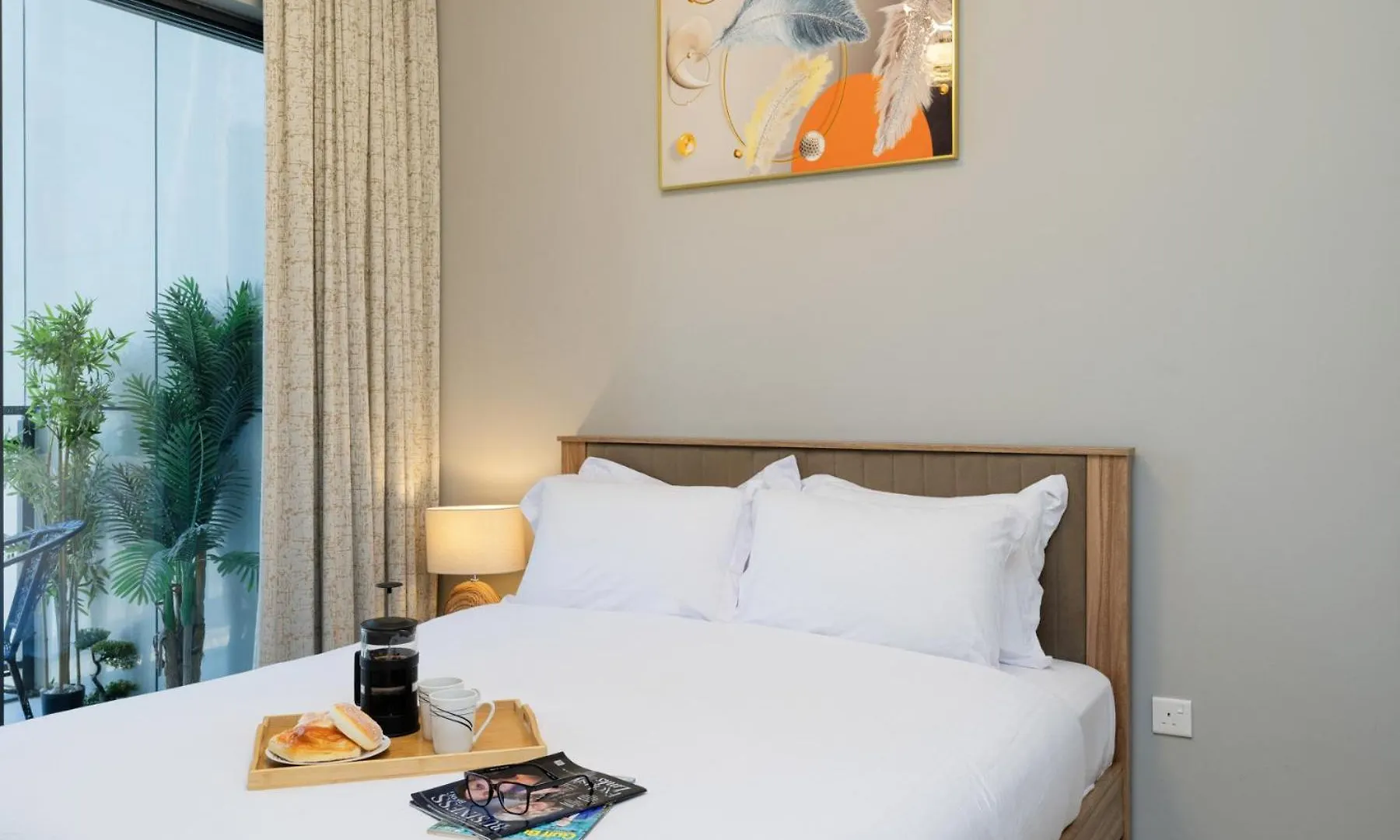 Stylish And Versatile For Business Or Leisure Dubai 0*,